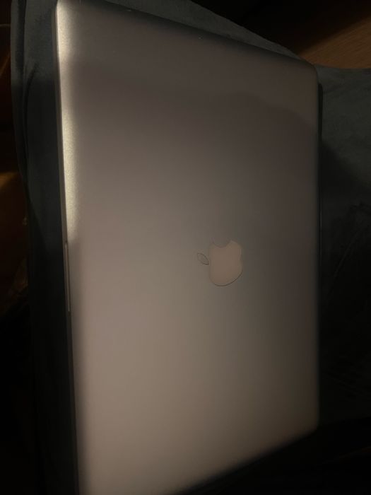 Macbook 1286.     .