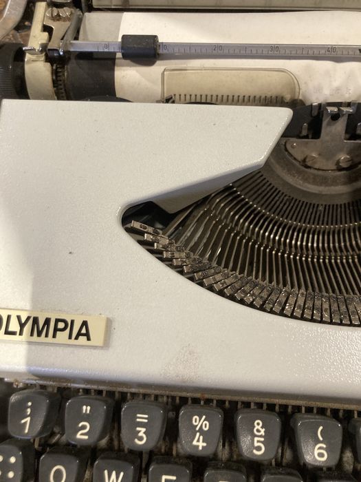 Maszyna do pisania OLYMPIA Traveller