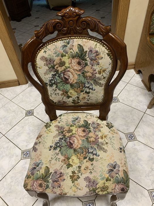 Стільці  4 шт. в столову кімнату