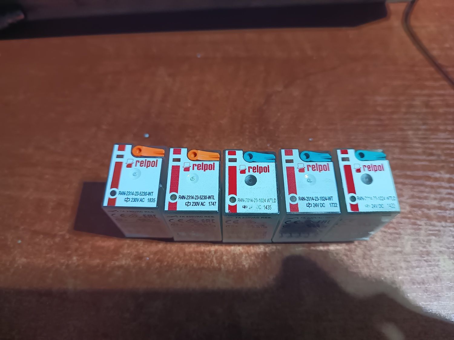 Przekaźniki elektromagnetyczne 9 sztuk