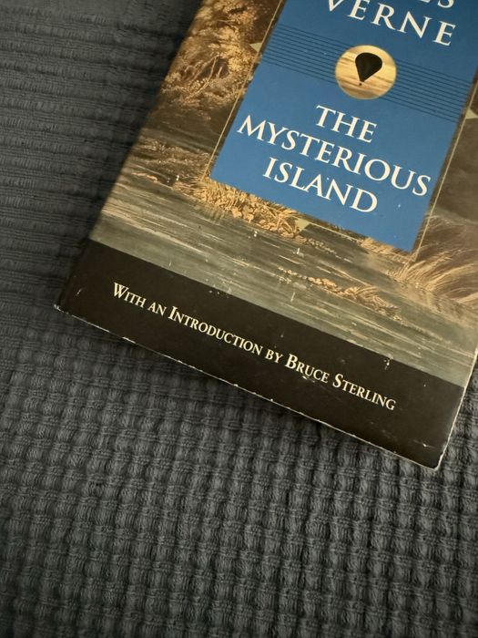 Livro “The Mysterious Island”/ Book “The Mysterious Island”