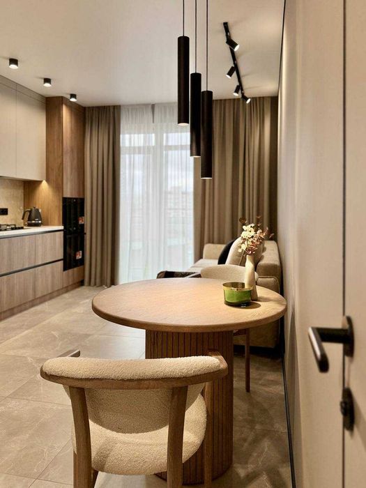 Стильна дизайнерська 1-к квартира в ЖК Липки, біля озера та парку