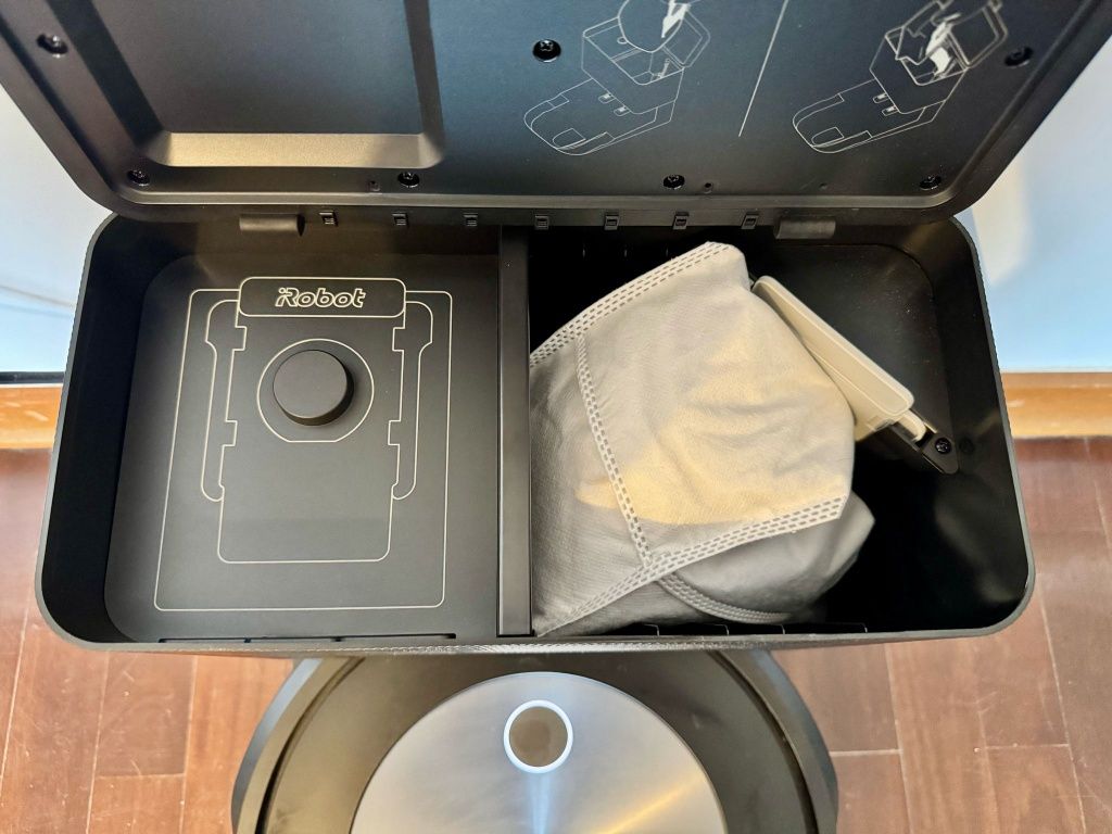 Roomba j7+ com base autolimpante + peças extra | iRobot robô aspirador