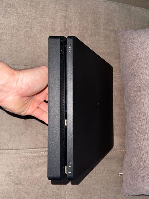 Playstation 4 Slim com 2 comandos - 1TB