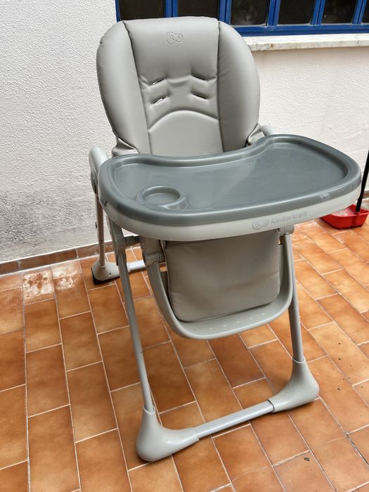 Cadeira de alimentação infantil