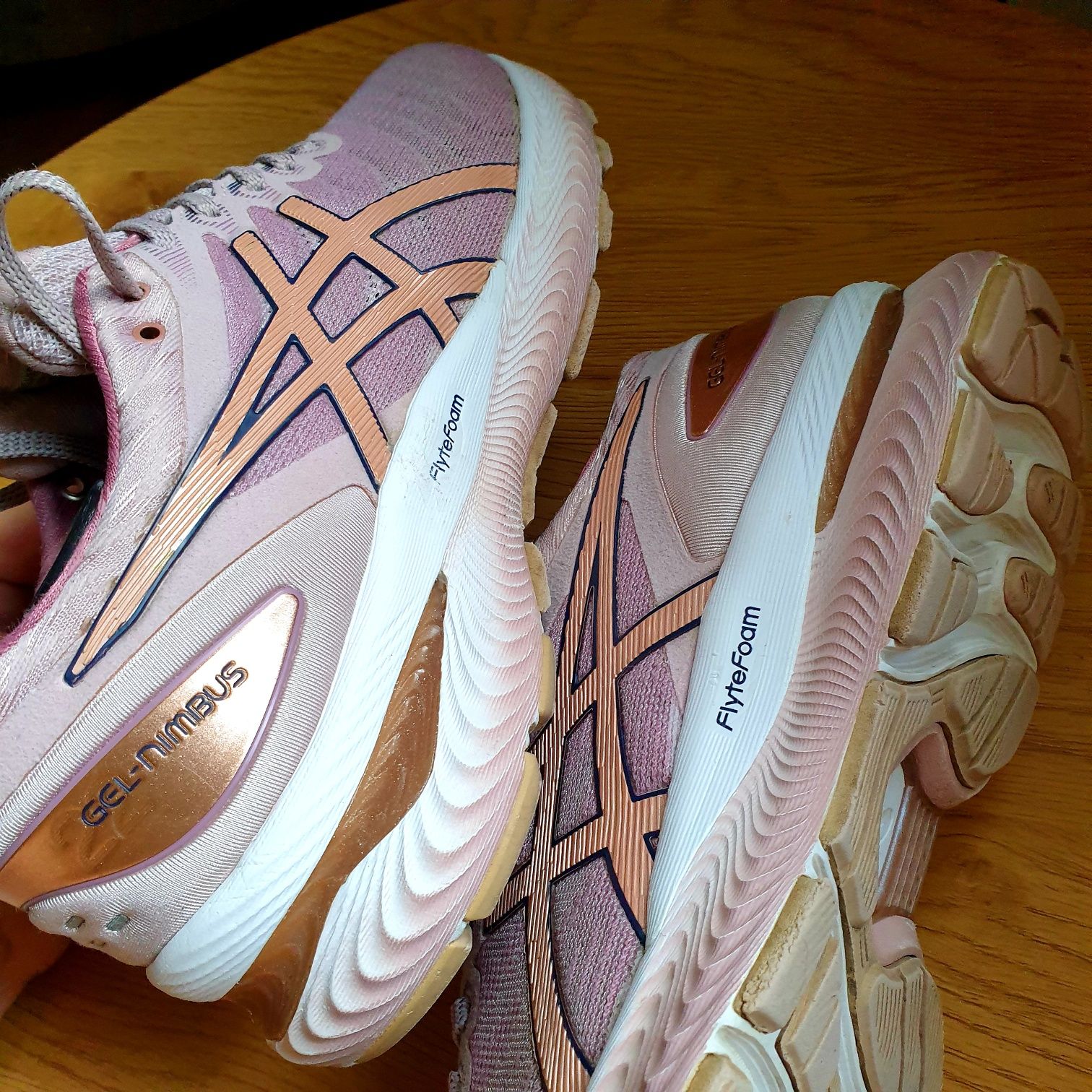 Жіночі кросівки Asics nimbus чорні gel nova