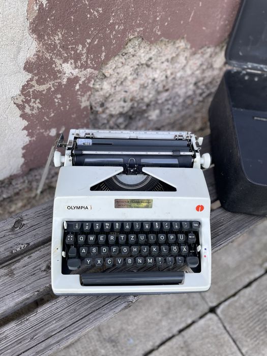 Maszyna do pisania niemiecka Olympia sprawna