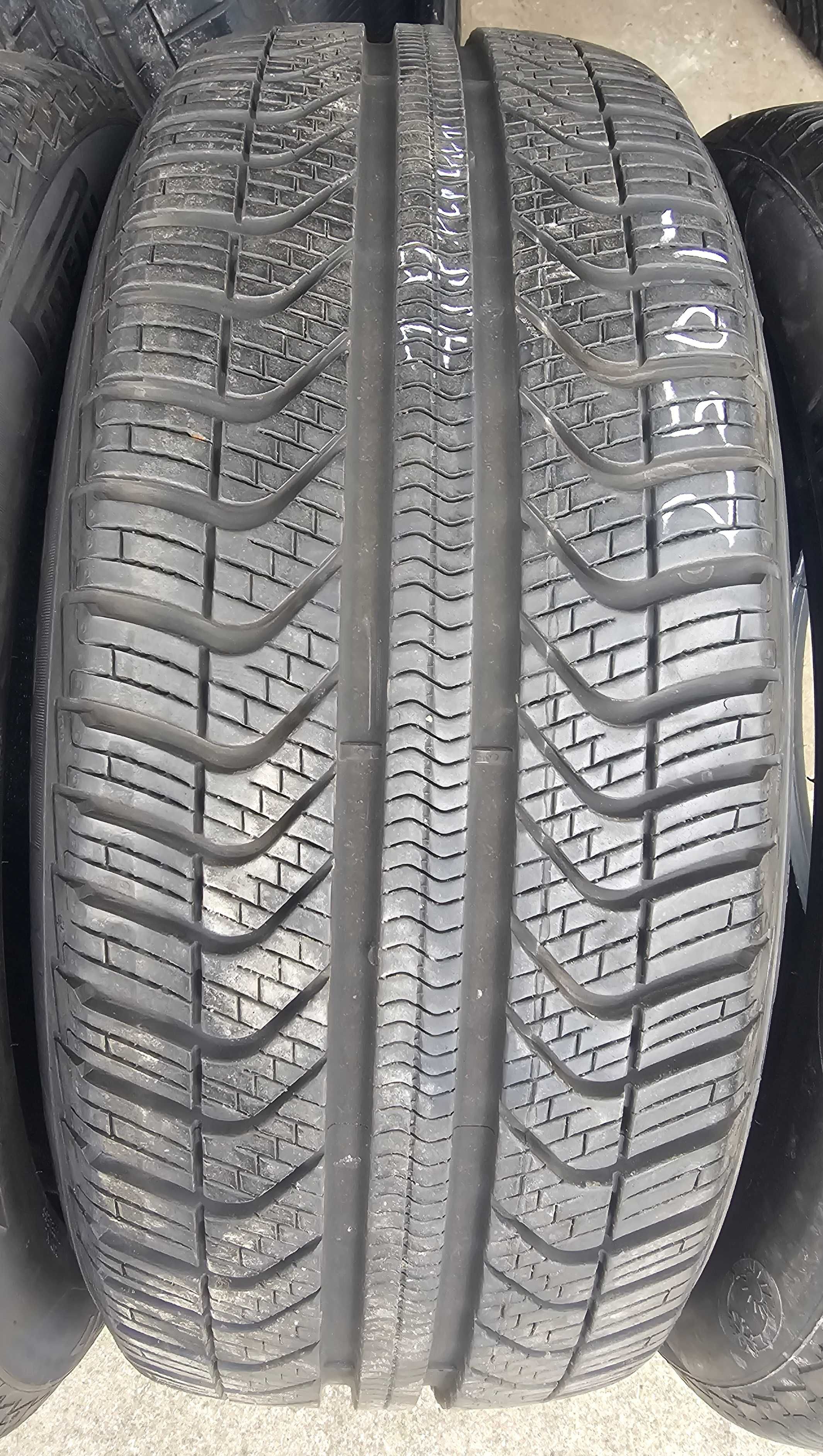 225/50R17 Pirelli Cinturato Plus Seal Inside All Season