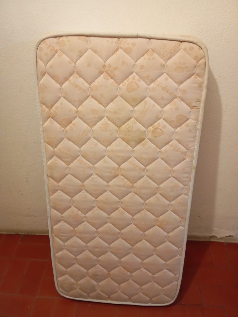 Colchão de molas crianca