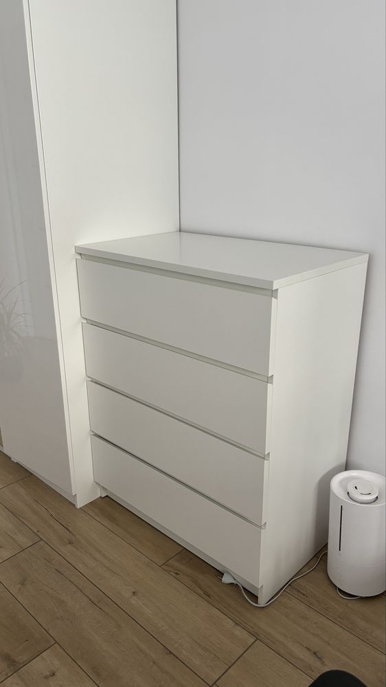 Biała komoda w idealnym stanie.