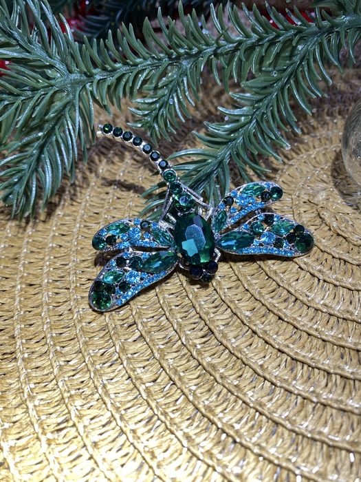 Брошка «Бабка-красуня»