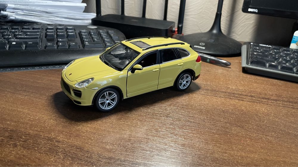 Bburago 1:24 porsche cayenne turbo