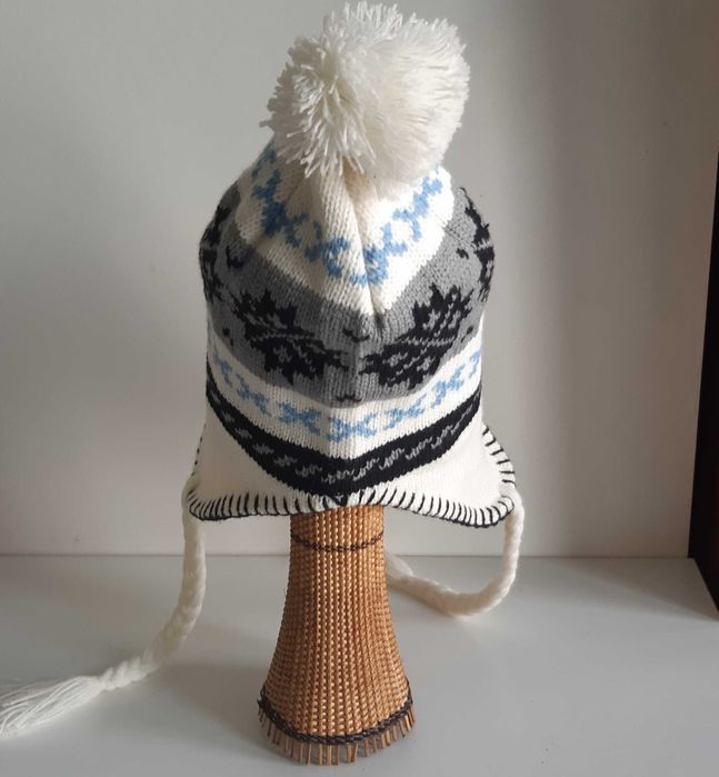 Gorro Criança c/ Pompom Tranças Tapa Orelhas Novo