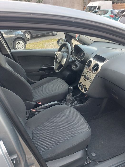 Opel Corsa 1,2 benz. 2010 r