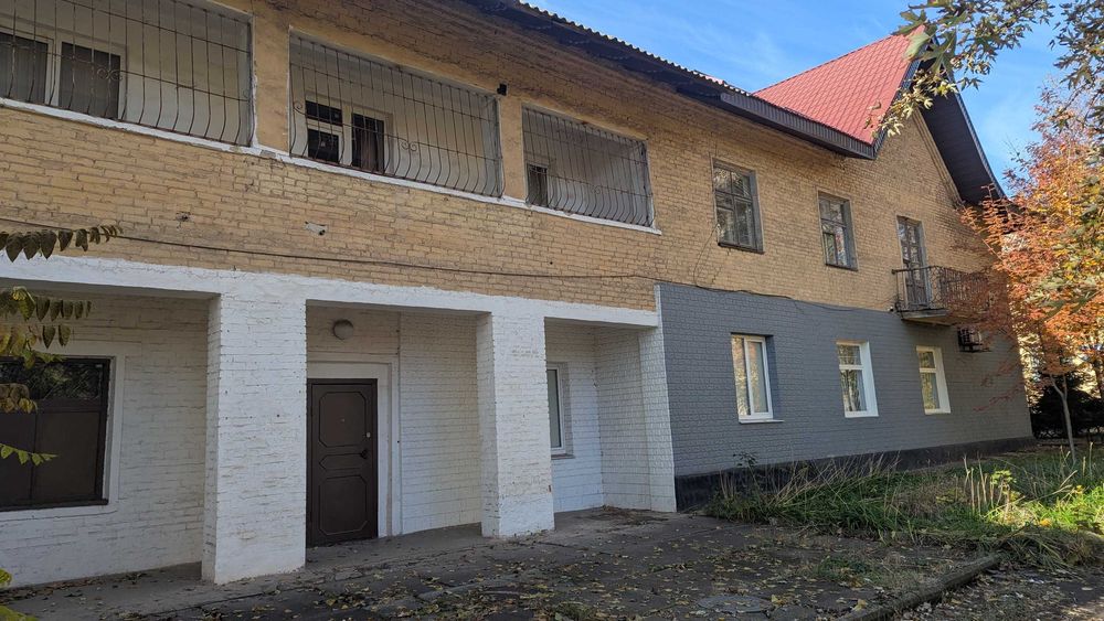 Продам офіс 100 м2 в гарному стані. Біля 6 лікарні .в. Шостаковича 12