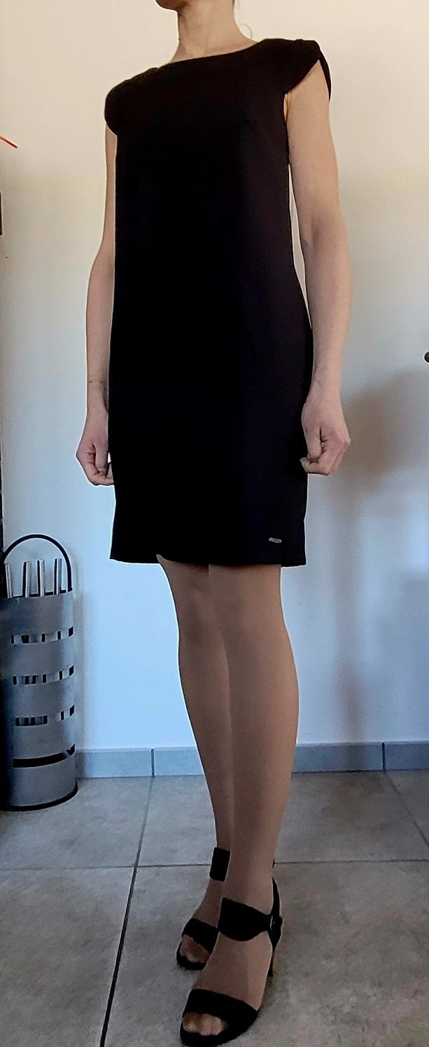 Nowa Mała Czarna sukienka, midi.