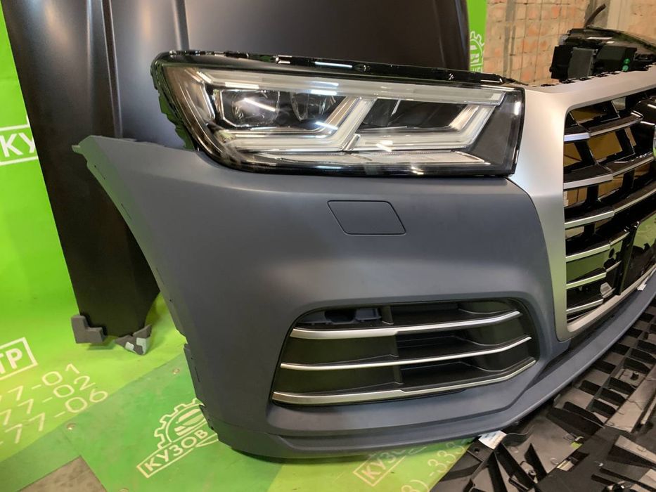 Комплект передній Audi Q5 2017 - 2020 бампер капот фара телевизор фары