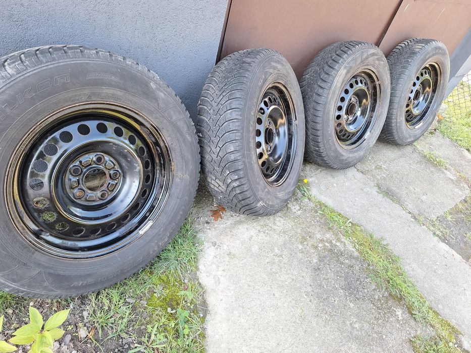 Felgi r16 rozstaw 5x114 z oponami zimowymi SUV