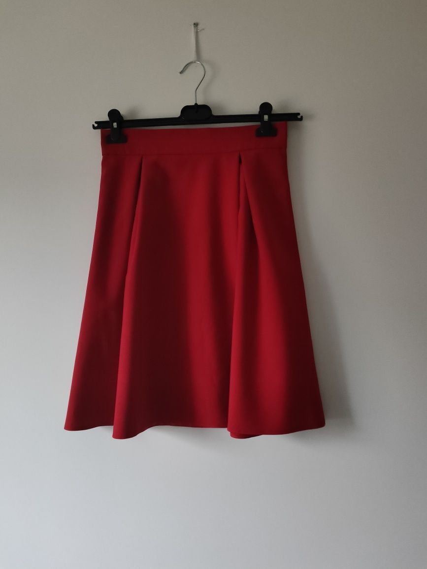 Spódnica czerwona suwak elegancka rozkloszowana S 36 38 M