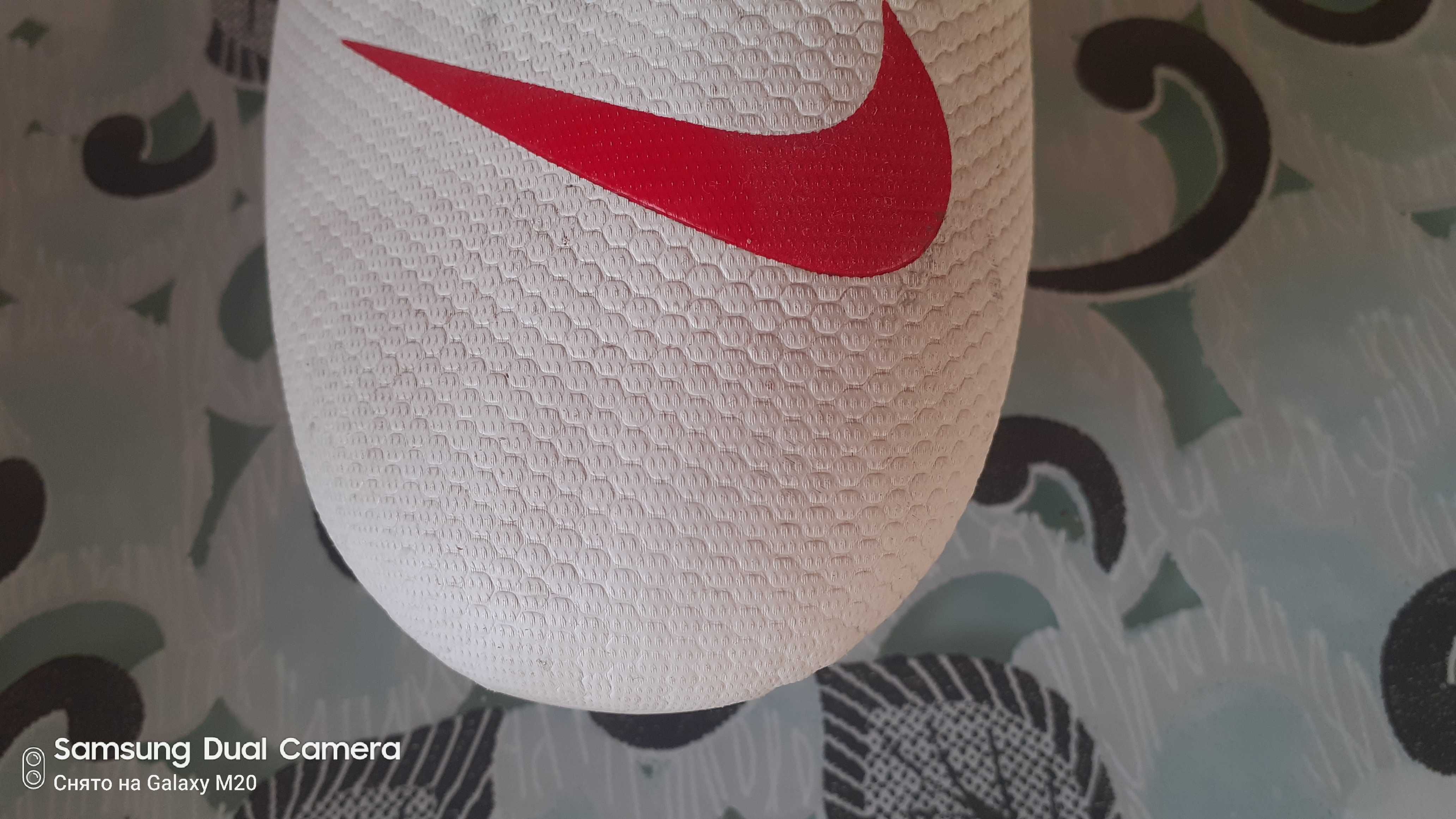 Продам футбольные бутсы Nike