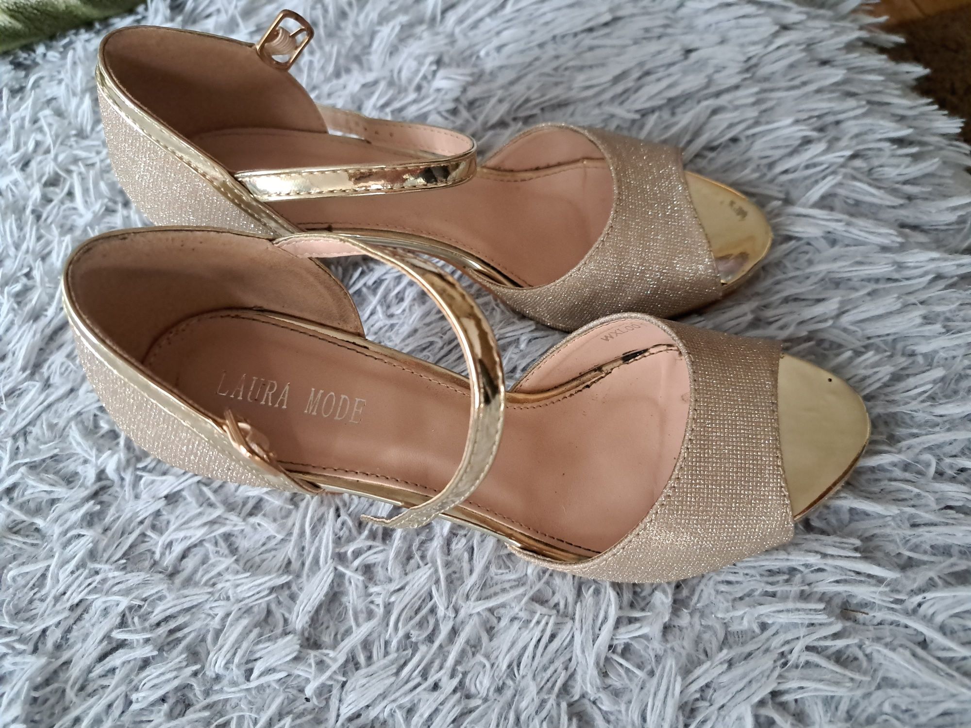 Buty slubne zlote