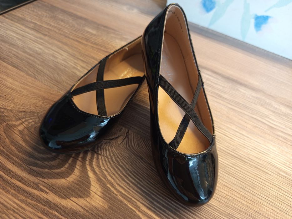 Lakierki, balerinki, czarne r. 27
