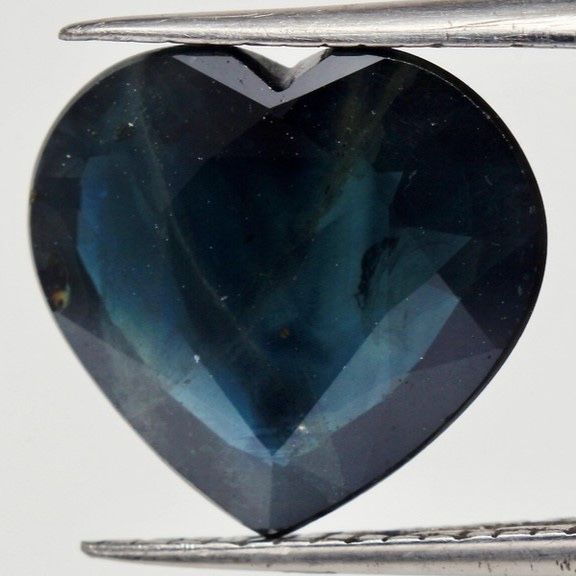 Натуральный сапфир огранки сердце 3.12 карат
