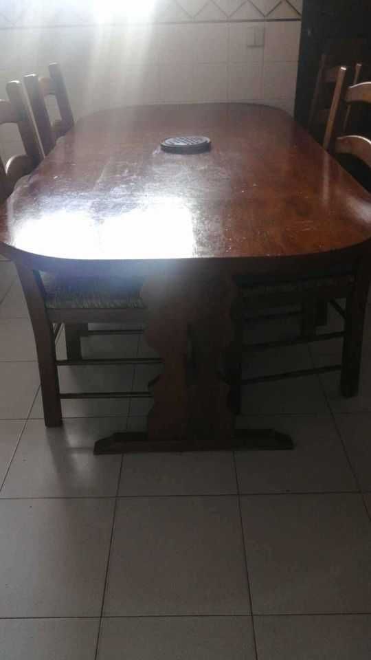 mesa de sala rustica com cadeiras
