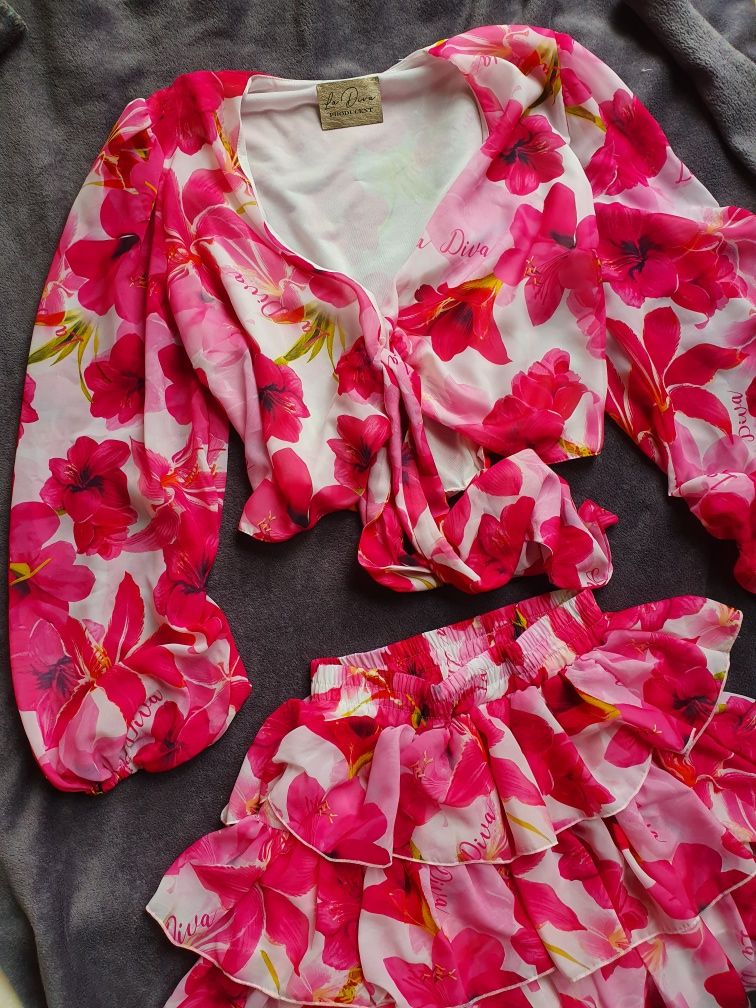 La diva bluzka wiazana spódnica spodnicospodnie kwiaty