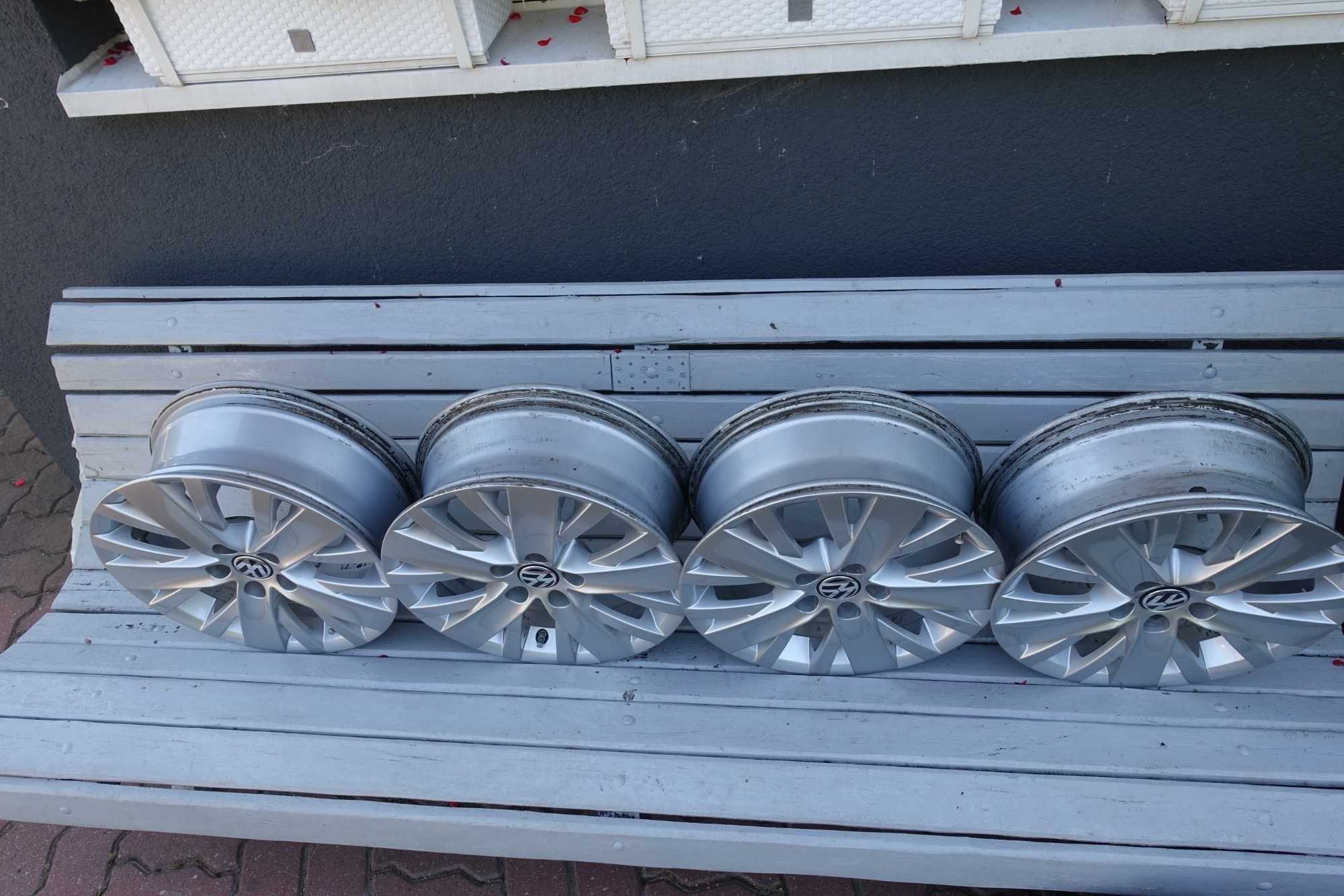 4 Felgi aluminiowe VW Polo 6R0 15" 6J 15H2 ET40 oryginalne jak nowe