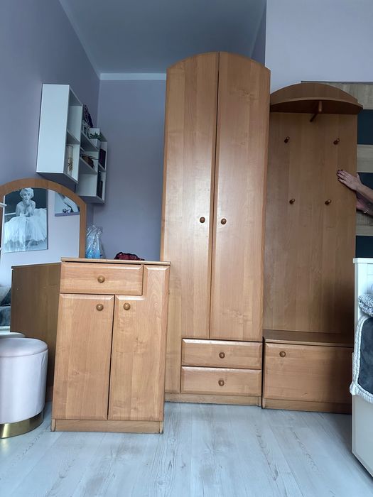 Zestaw mebli do przedpokoju olcha