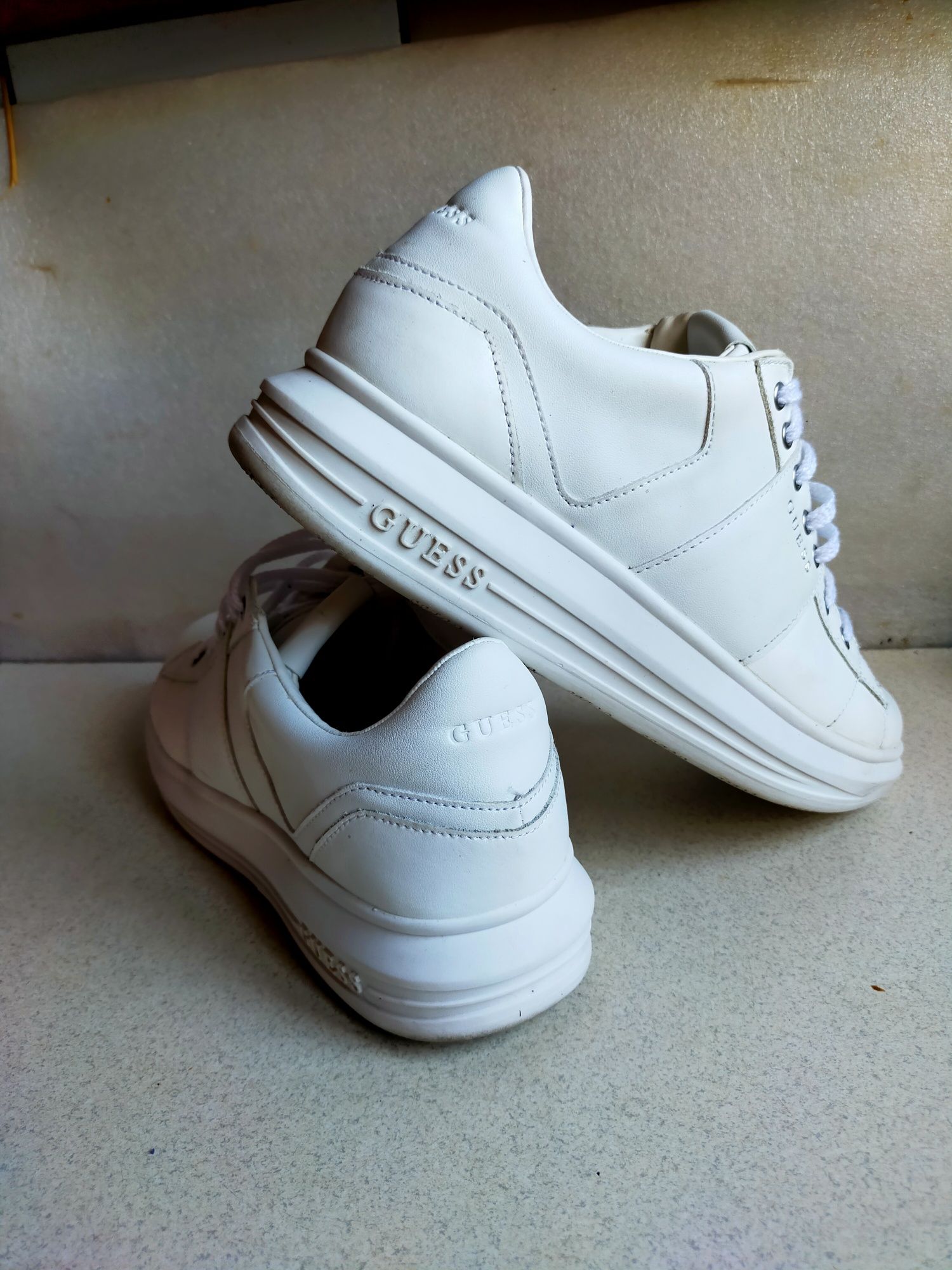 Buty Sportowe Guess 42