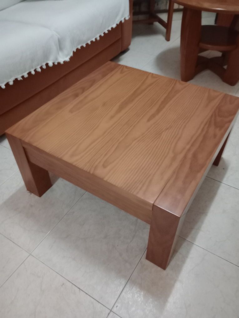 Mesa centro em pinho