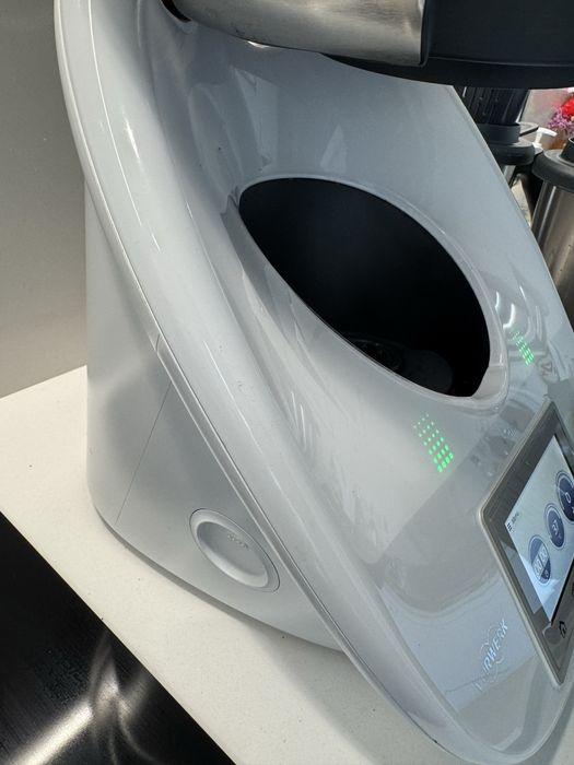 Bimby TM5 com varios acessorios