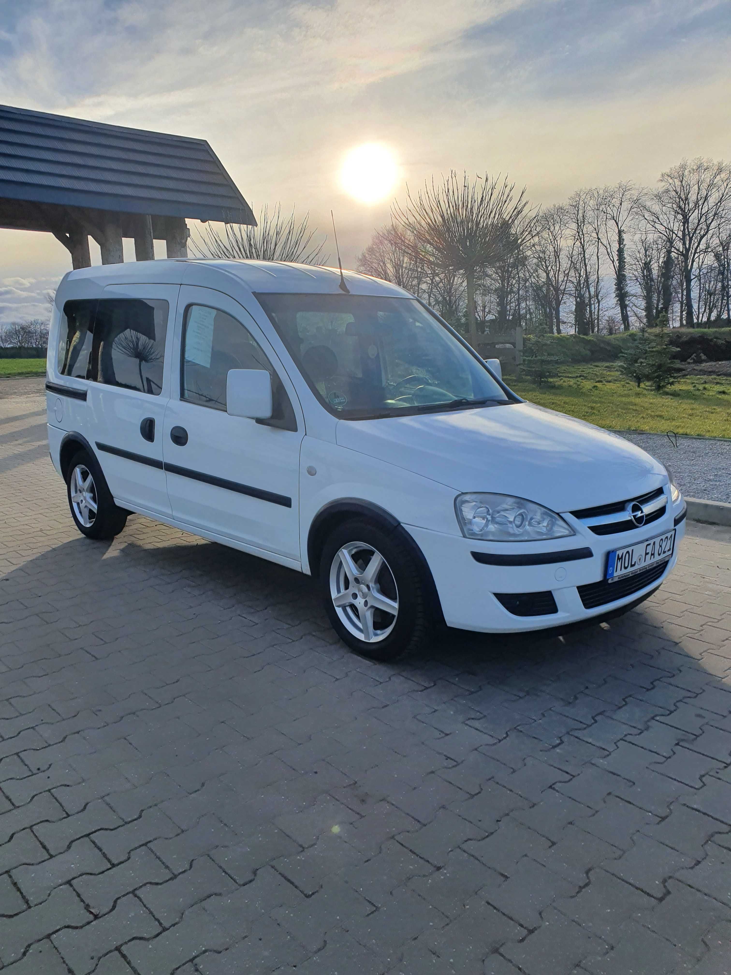 Opel combo 2011 rok 1.3 cdti