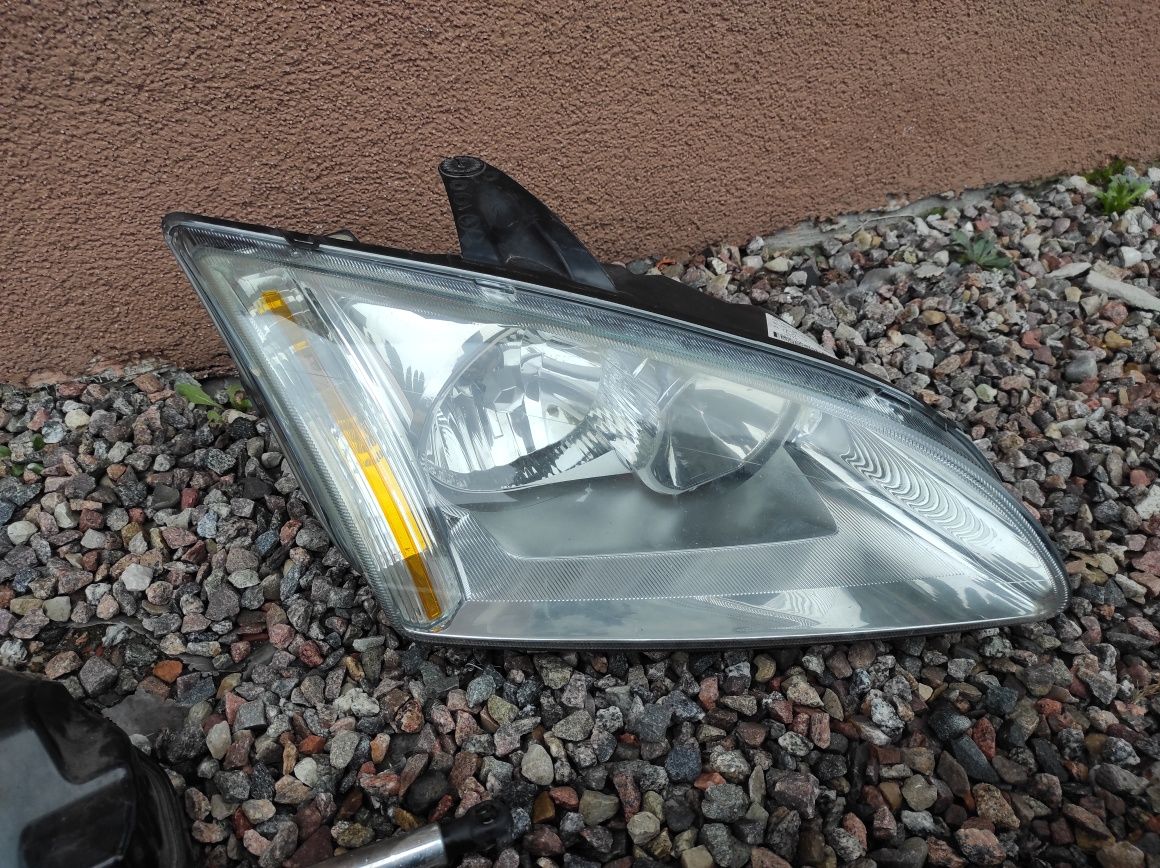 Lampa przednia prawa Ford Focus II