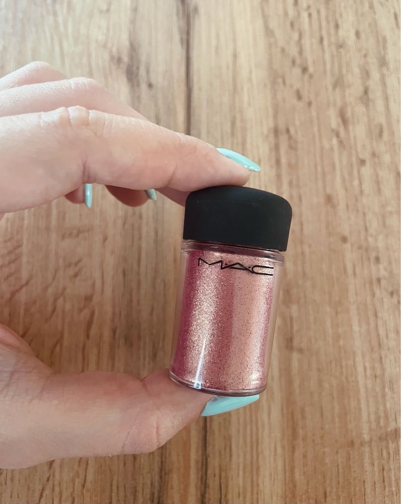 Nowy pigment cień sypki MAC - Rose