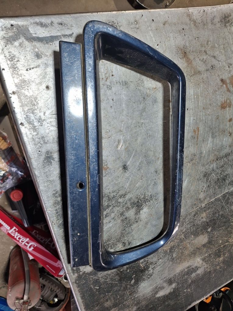 Ramka reflektora lampy lewy przód suzuki Vitara 2,0