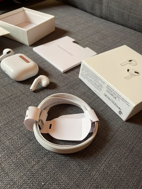 AirPods 3 навушники зарядний футляр MagSafe