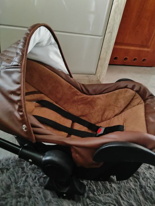 Wózek dziecięcy ze spacerówką Adbor