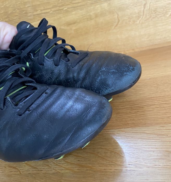 Korki buty do piłki nożnej Nike Tiempo Legend VII FG Junior roz 37,5