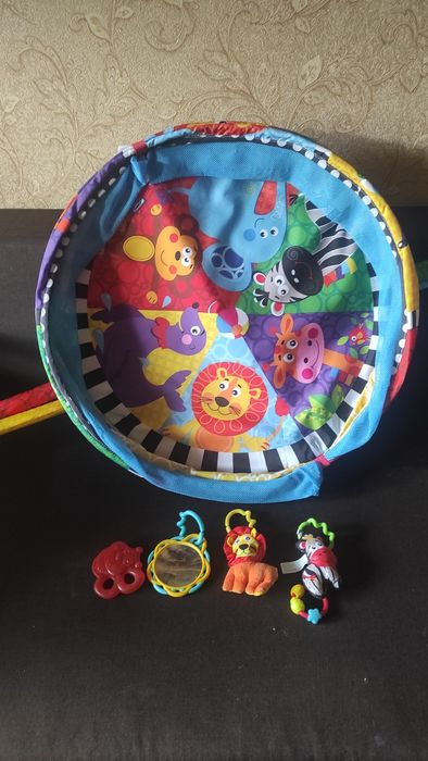 Розвиваючий ігровий коврик для немовлят
