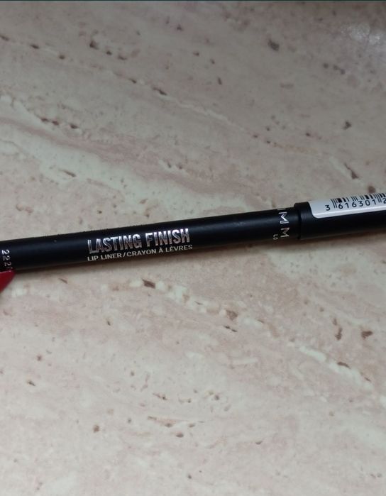 Konturówka do ust Rimmel kolor tiramisu
