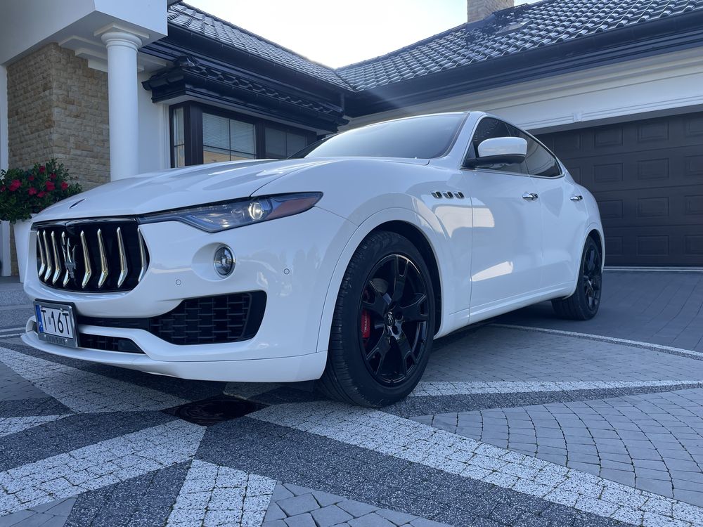 Auto do slubu Maserati Levante