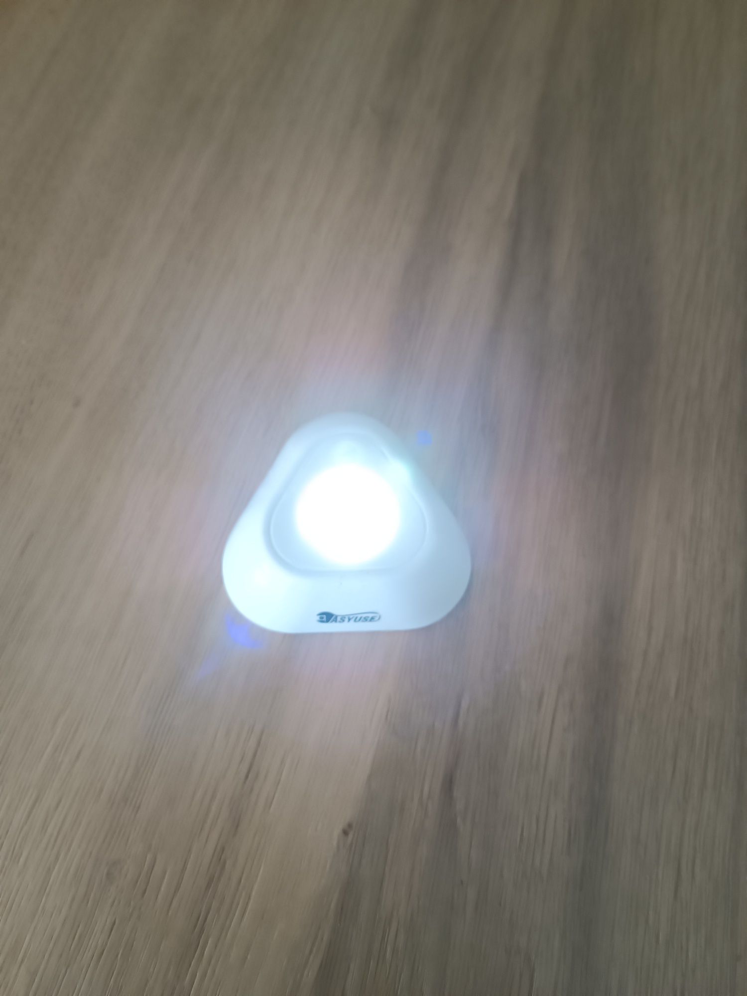 Luz de presença LED com sensor de movimento.
Id