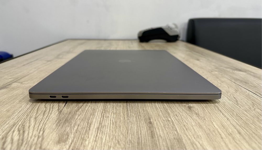 Apple MacBook Pro 16" 2019р Custom i9 64GB 2TB 5500M Space 1300$