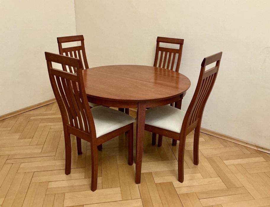 Гарнітур меблів для обіду