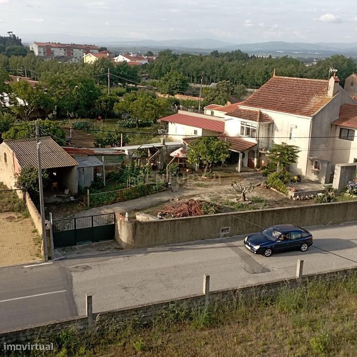 Moradia antiga + terreno envolvente - Centro da vila de Sangalhos - An