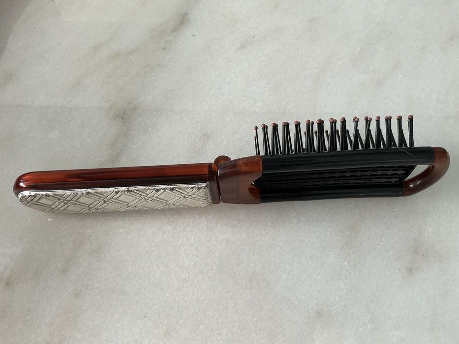 Escova de cabelo dobravel com revestimento a prata italiana gravada