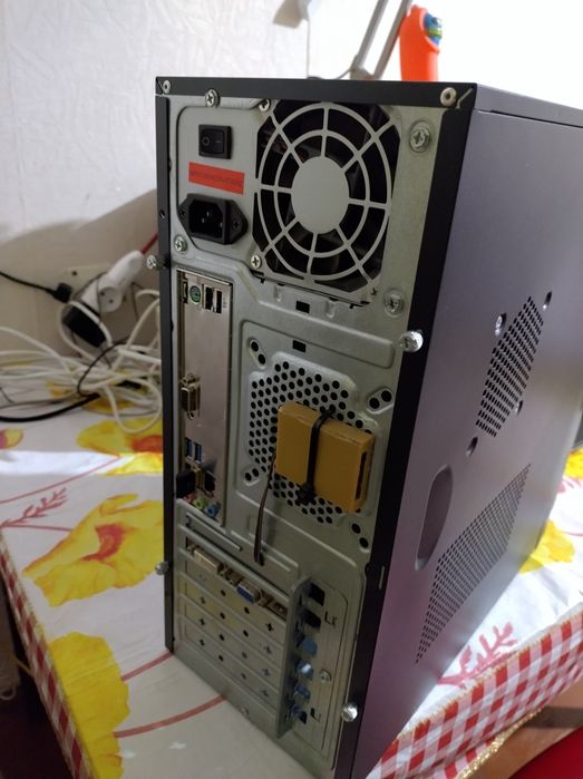 ПК компютер ОЗУ 4gb відеокарта 1gb диск 1тб і ссд128 гб